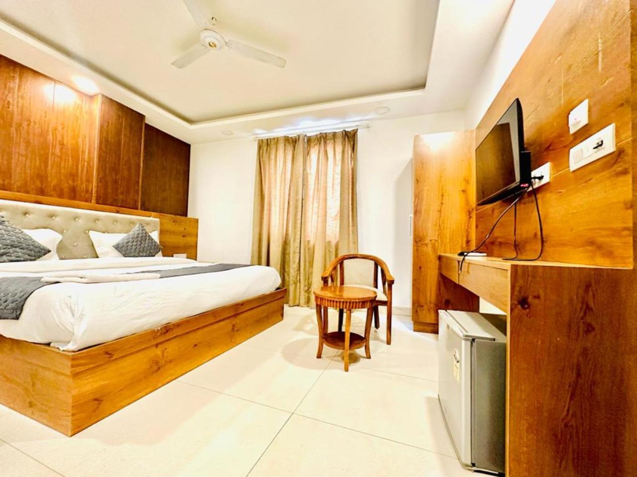 Hotel Galaxy Inn Near Delhi International Airport New Delhi Eksteriør billede